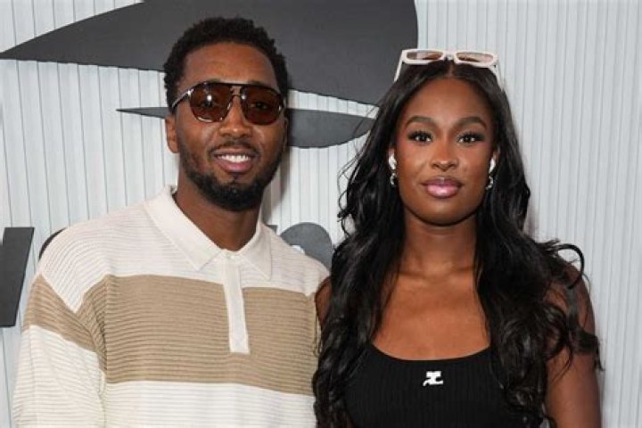 
Is Mike Jones Married to Wife? Or Dating a Girlfriend? 